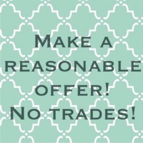 Sale offers are welcome I’m trying to clear out my closet so send an offer - Picture 7 of 8